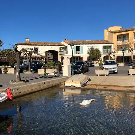 Appartement Place Des Six Canons Grimaud